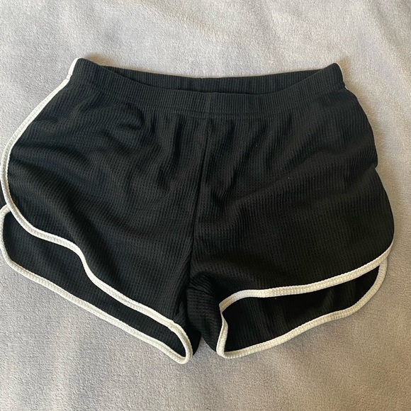 NEW Black and White Waffle Crop Top and Shorts Lounge Set - Picture 3 of 7